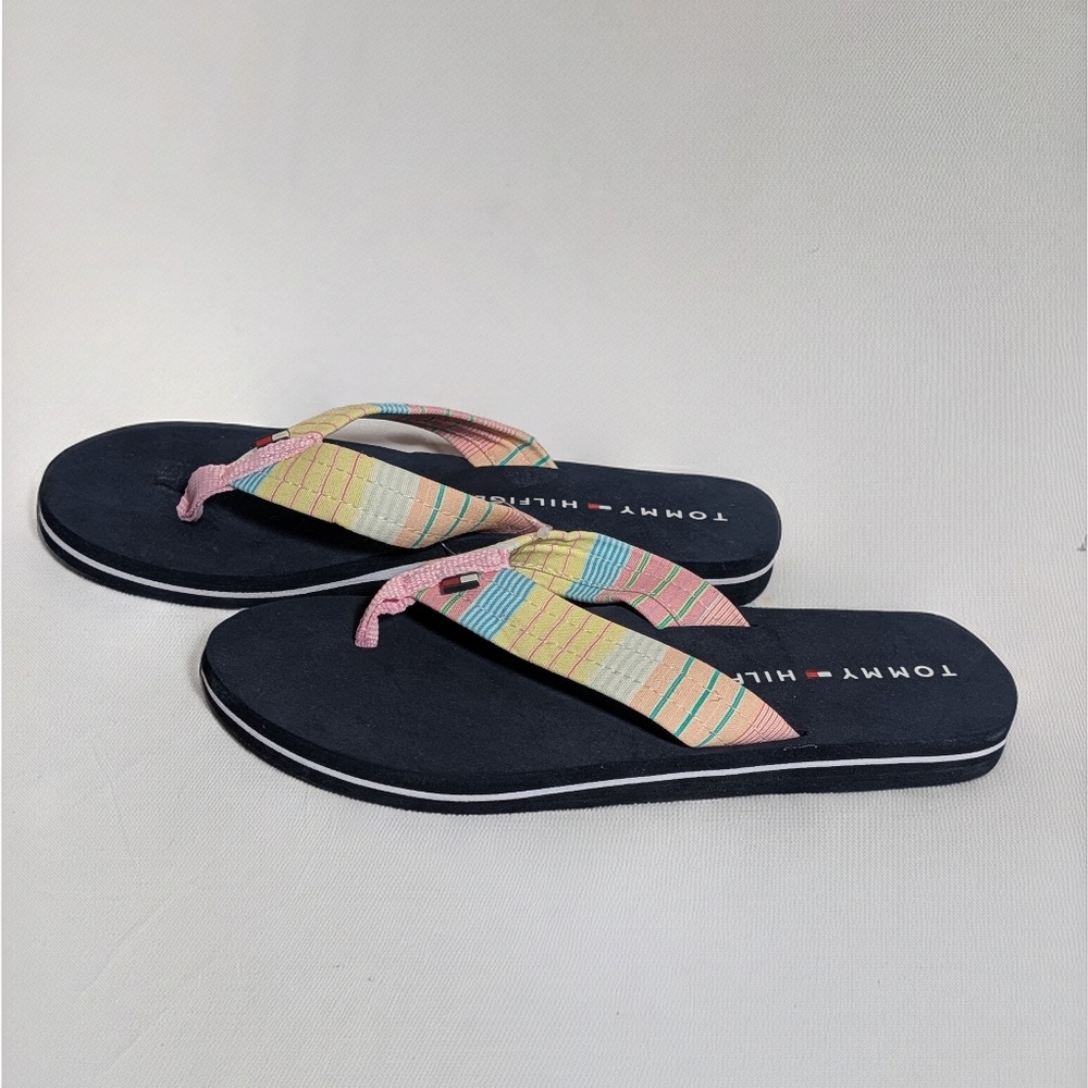 ✨ Tommy Hilfiger Women’s Multicolor Flip Flops ✨Size: Women’s 7M
